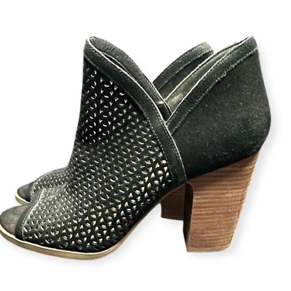 LUCKY BRAND Women’s Black Suede “Livey” Open Toe Bootie Heels Size 9.5 - Picture 3 of 7